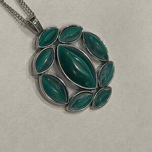 NWT Paparazzi Chromatic Cache Green Necklace & Earring Set